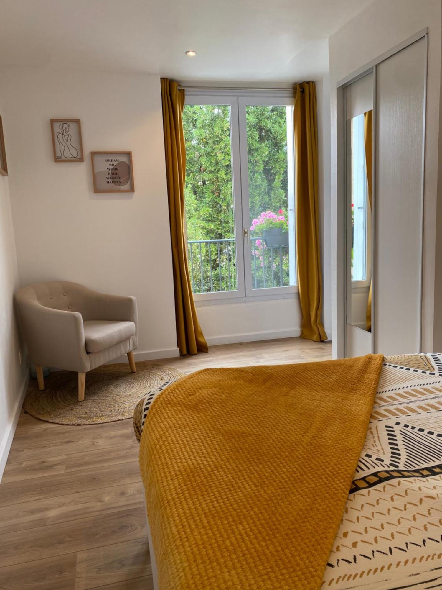 • Bel Appartement - Centre Historique De ปัวติเยร์ ภายนอก รูปภาพ