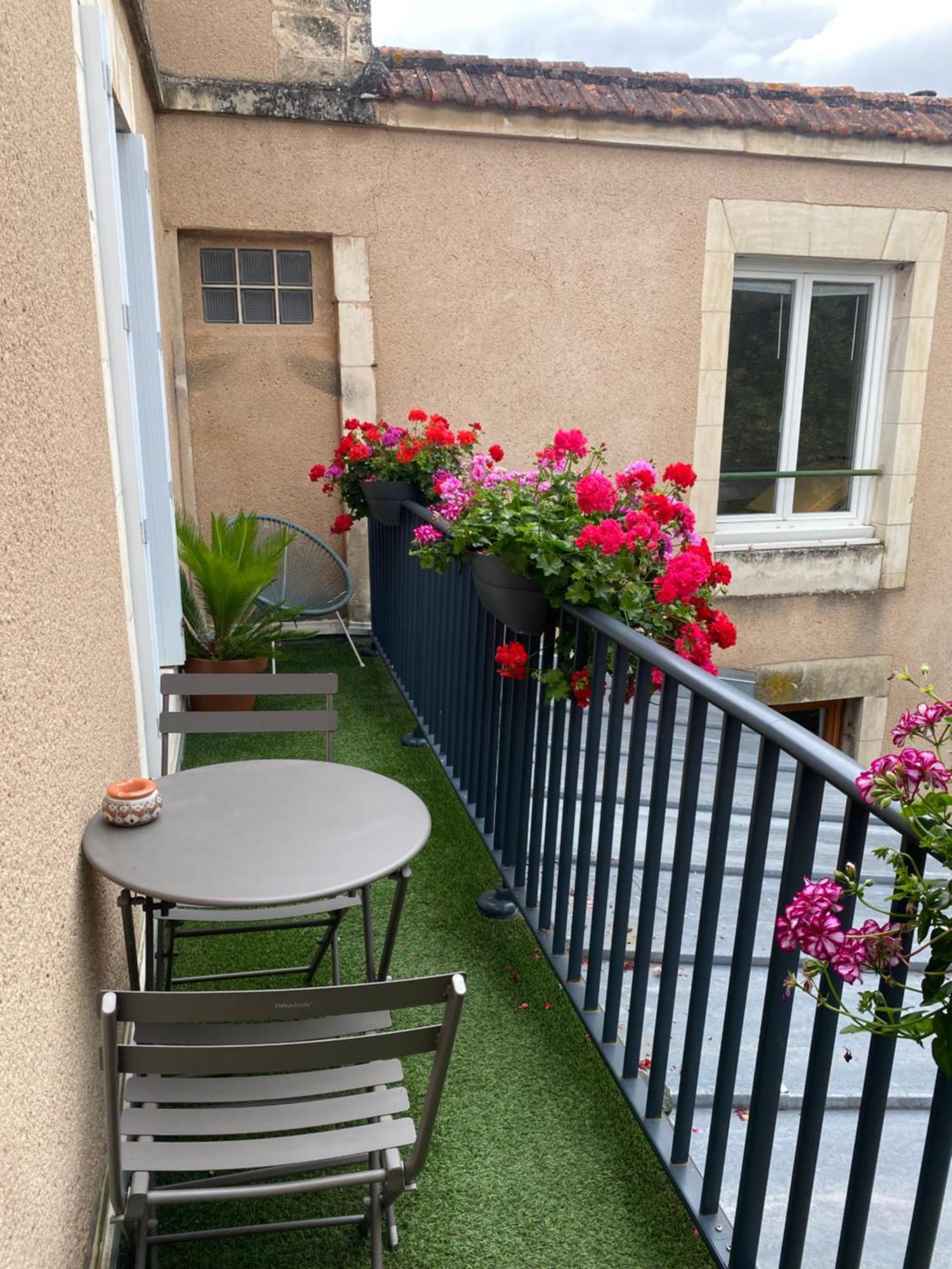 • Bel Appartement - Centre Historique De ปัวติเยร์ ภายนอก รูปภาพ